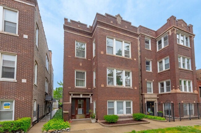 Photo - 2314 W Huron St Condo
