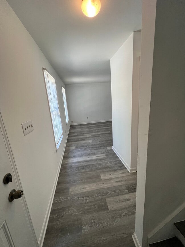 Photo - 424 Tarragon Wy SW Unit A