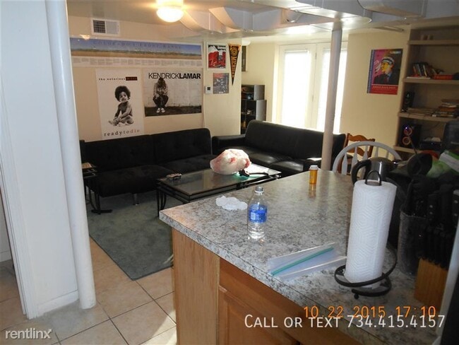 Photo - 707 S Division St