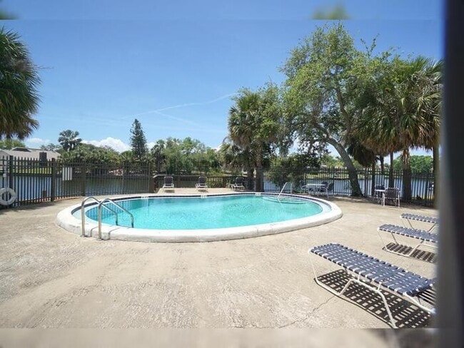 Photo - Waterfront 2BR Condo with Private Garage and Water Views in Tampa Unit b5