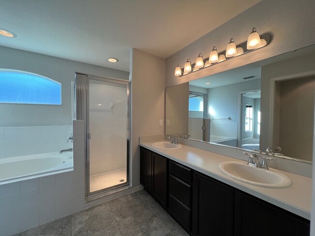 Photo - 900 Kingfisher Dr