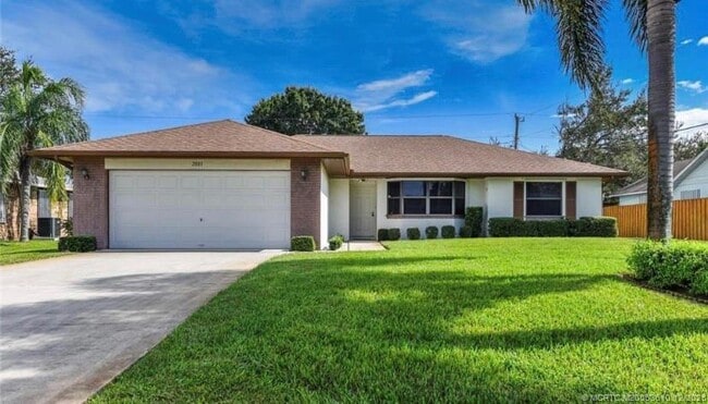 Building Photo - 2881 SE Nance St