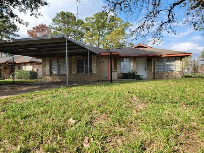 Building Photo - Amazing 3 Bedroom 2 bath home in Houston