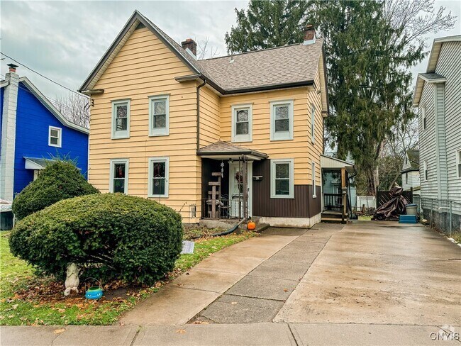 Building Photo - 31 Wood St Rental