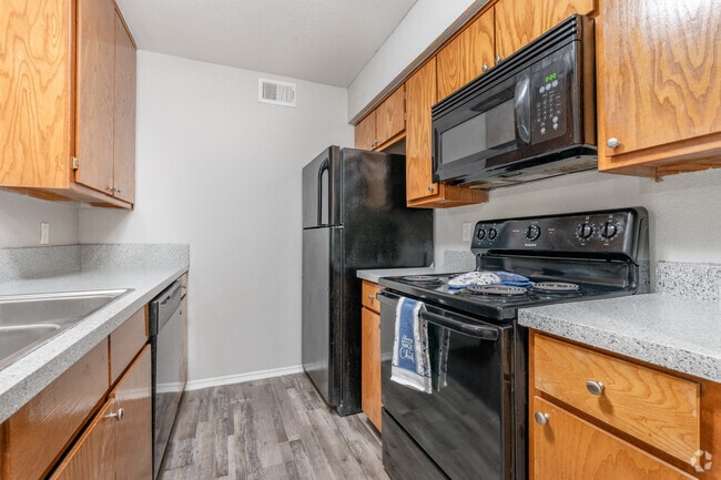 1BR, 1BA - 594SF - Kitchen - Vistas on the Park