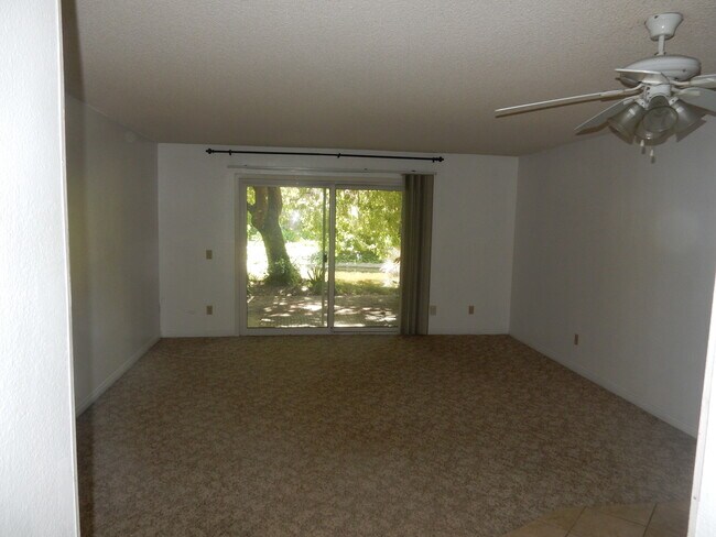 Photo - 7050 Shoup Ave Unidad 207