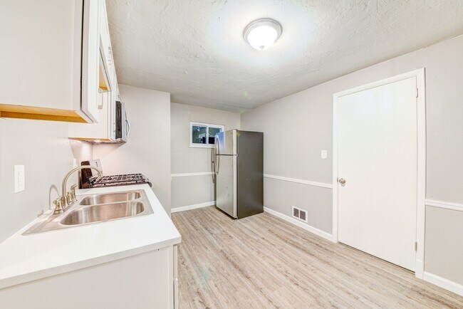 Photo - 52 Ruth St Unidad Apt 3