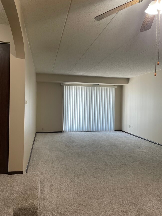 Building Photo - 13628 Royal Ct Unit #806