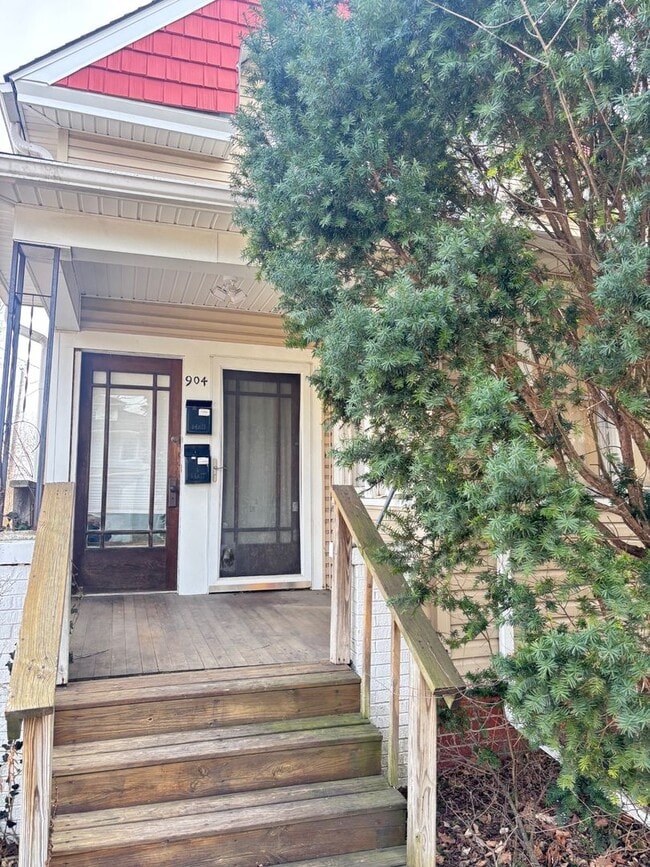 Building Photo - 904 S Race St Unit Lower