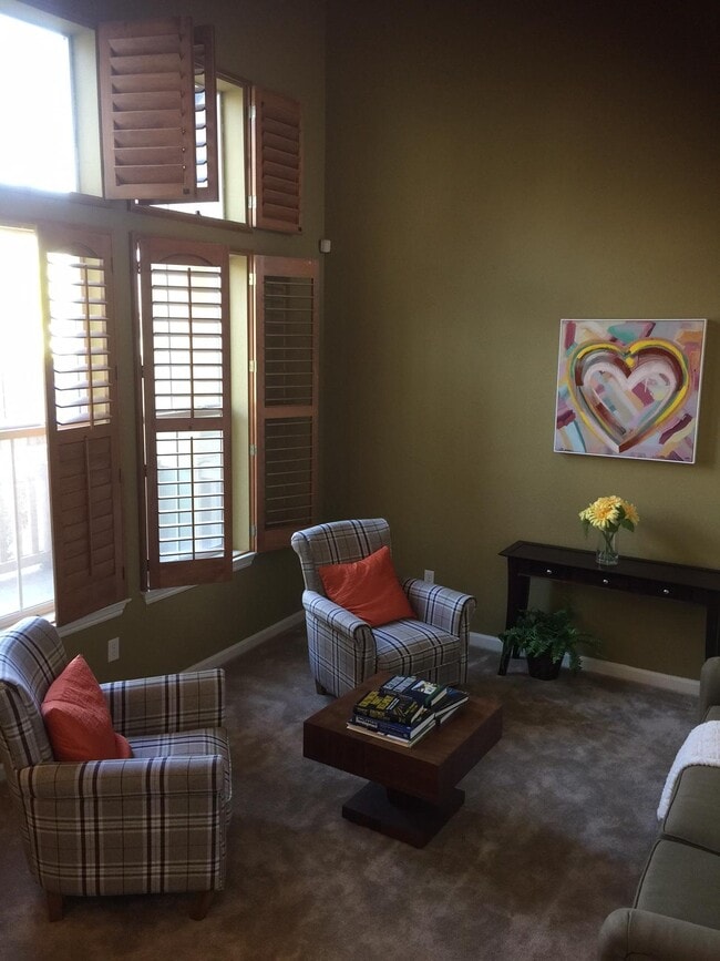 Photo - 467 Pariso Terrace