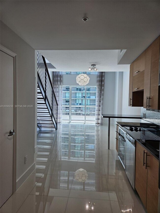 Building Photo - 60 SW 13th St Unit 2810