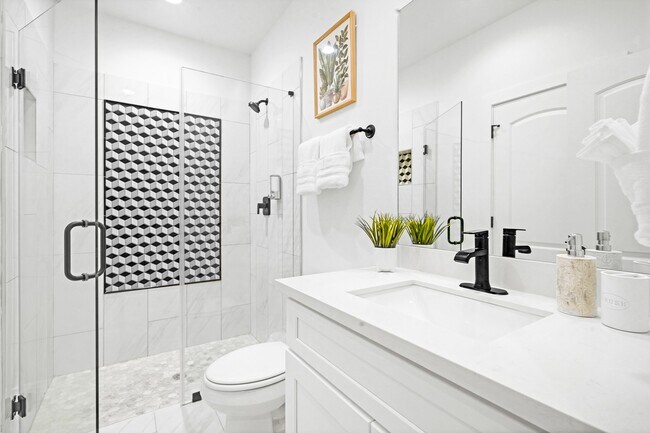 Photo - 2712 Nagle St