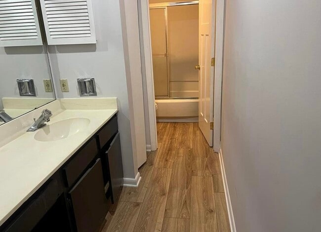 En Suite Bathroom - 4517 Sharon Chase Dr Unit F