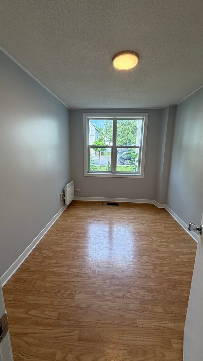 Photo - Au cœur de Hull - 1 chambre avec stationnement GRATUIT - 1,400 $ ! Unit 1