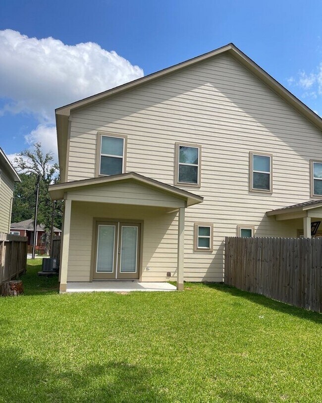 Building Photo - 8146 Cabot St