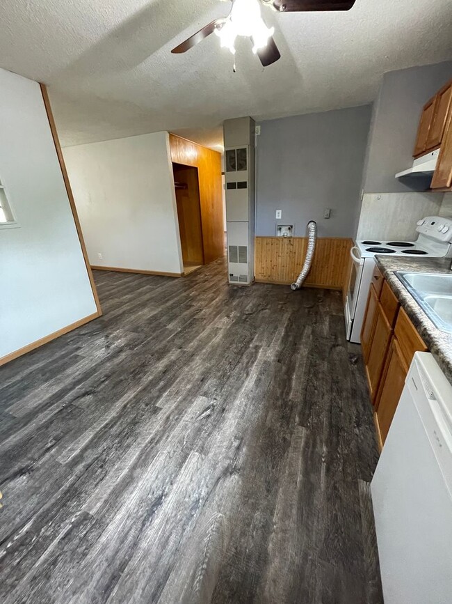Photo - 3 Bed, 1 Bath Home for rent. One level living!