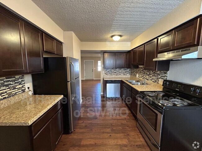 Building Photo - 1400 S Campbell Ave Unit Apt #212