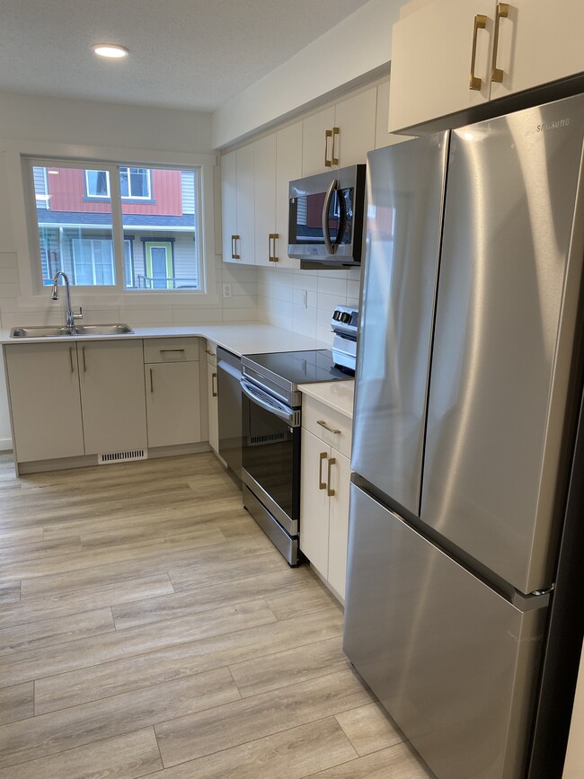 Photo - 1530 Tamarack Blvd NW