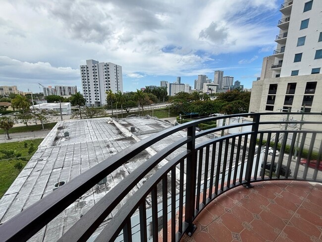 Photo - 501 SW 1st St Unidad 506