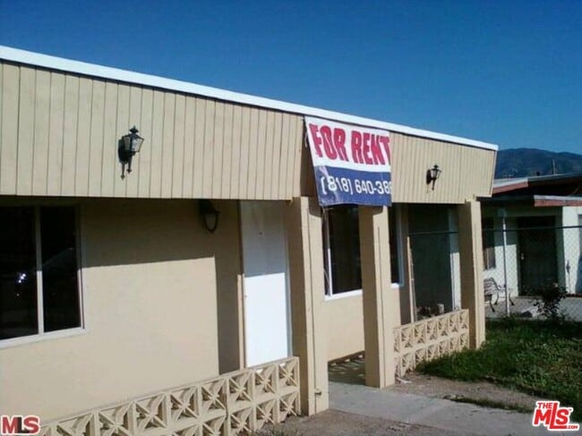 Building Photo - 310 N Cherry St
