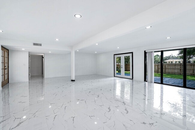 Photo - 1616 Redway Ln