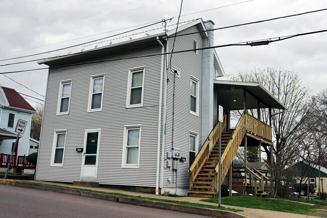 328 Center St Unit 101