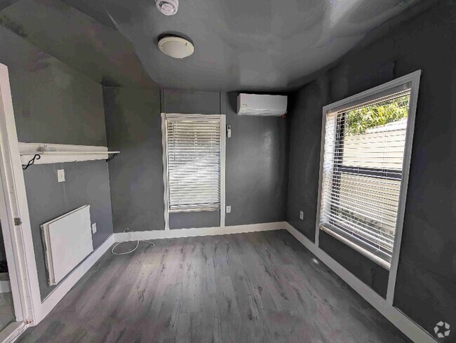 Building Photo - 42 SE 1st Rd Unit 1 Rental