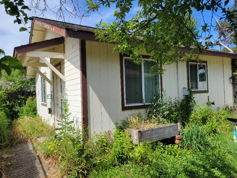 Photo - 859 Redway Dr House