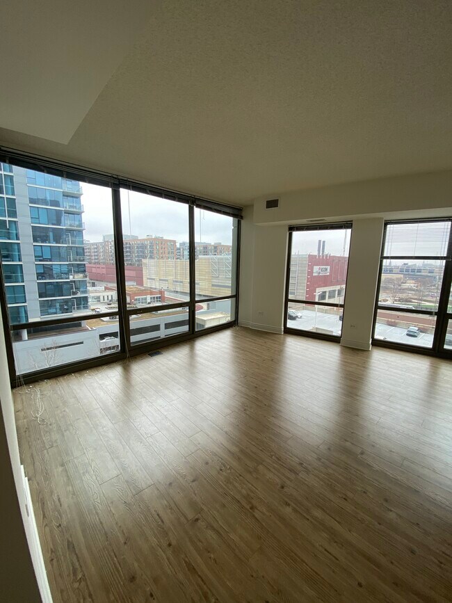 Photo - 611 S Wells St Condo