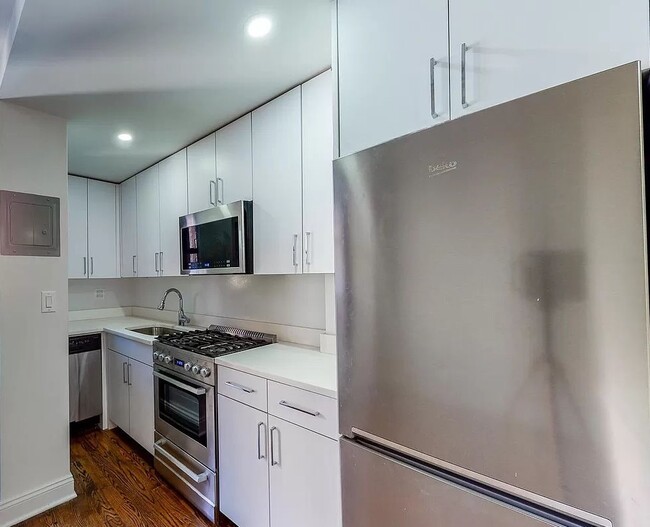 Photo - 165 E 35th St Unit 6H