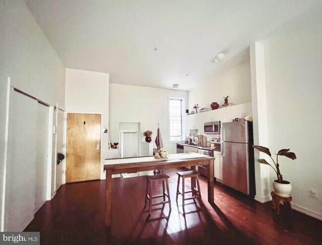 Building Photo - 1300 Spruce St Unit 2B