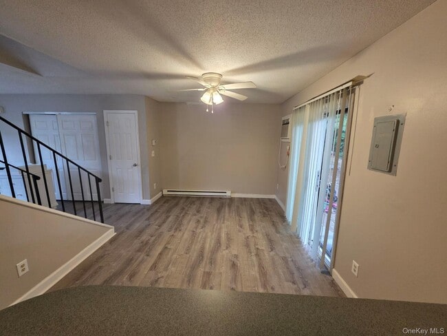 Photo - 4 Hudson Heights Dr