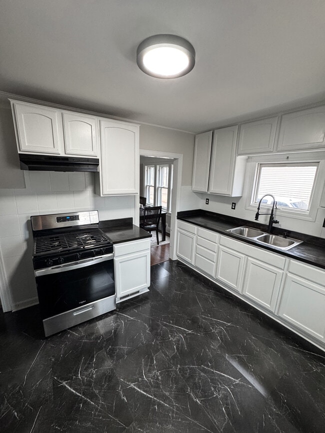 Photo - 1919 S 93rd St