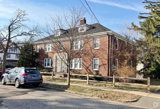 Building Photo - 175 Putnam St Rental