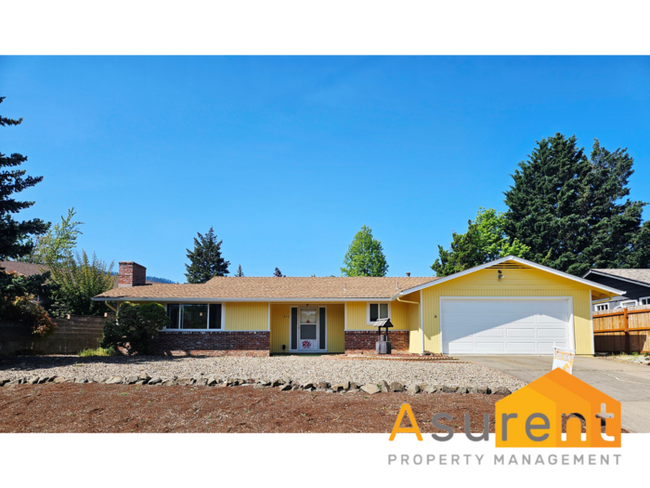 Building Photo - Two Bedroom- Two Full Bathroom Home in des...