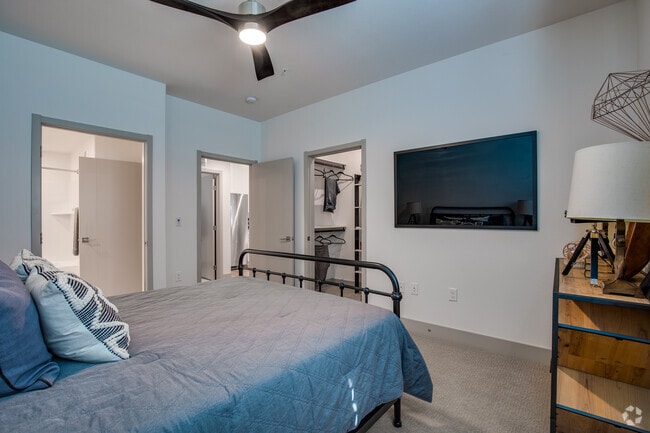 2 BR, 2 BA (C) - 1,123 SF