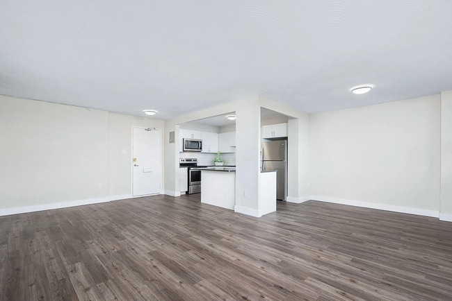 Photo - 1340 Danforth Road