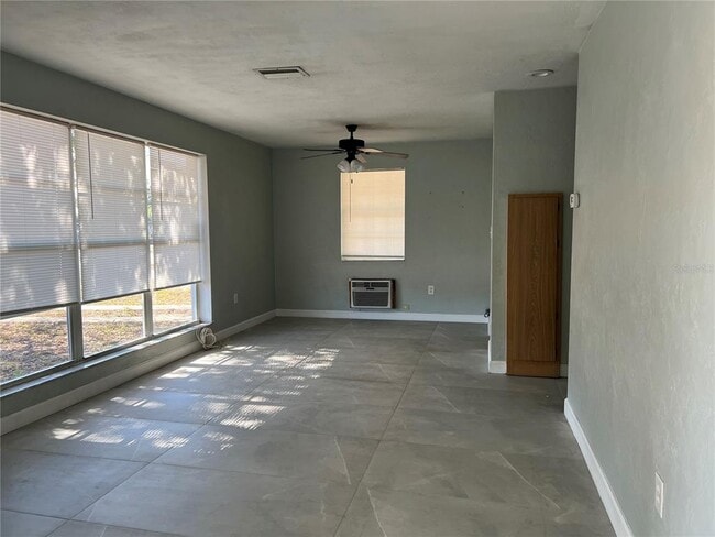 Photo - 21130 Gladis Ave