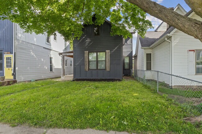 Photo - 1806 Woodlawn Ave