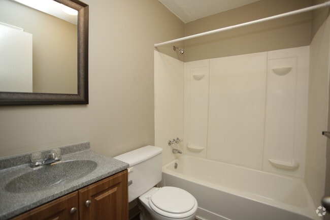 2BR, 1BA - Chadwyk/744 SF - Haverford West