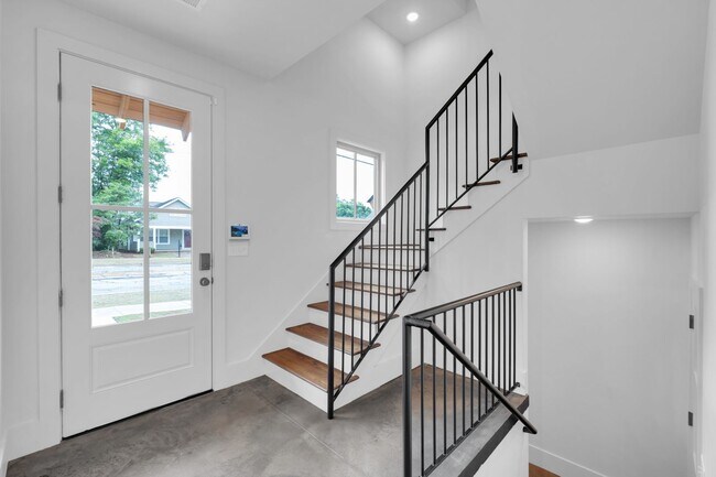 Photo - Spacious and Bright Bohemian Cottage Downtown Greenville - Available Now!