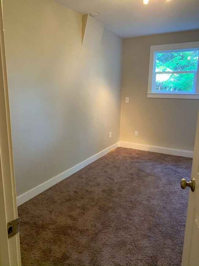 Photo - Large Four Bedroom House in Newberg