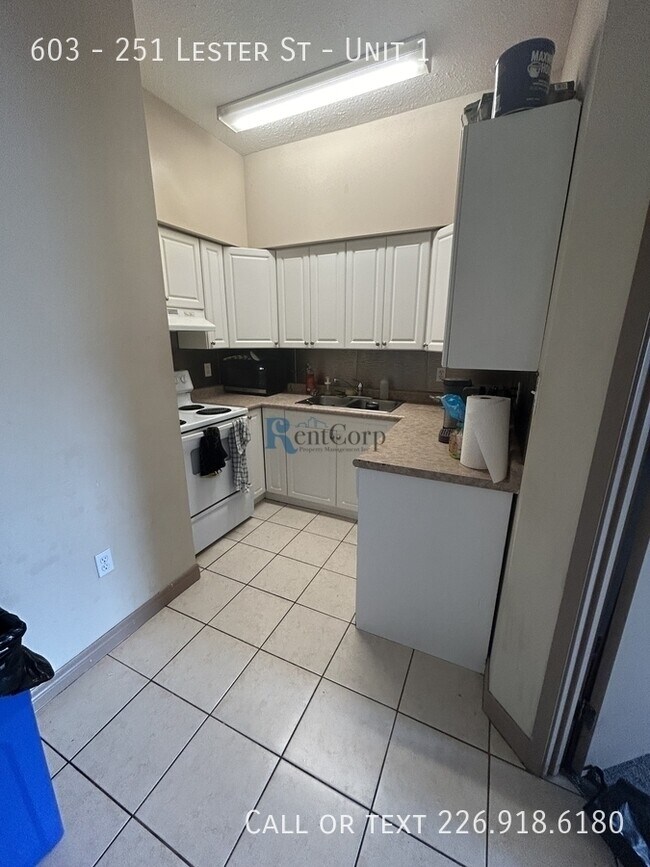 Photo - 251-251 Lester St Unité 1