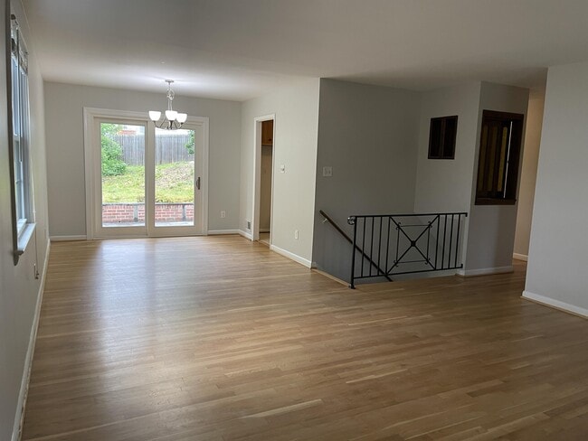 Photo - 810 Loxford Terrace