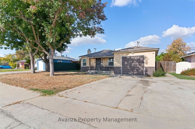 Photo - Fresno Mayfair District - 4 Bedroom Home 
1 Year Lease