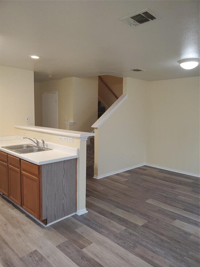 Photo - 1020 Christopher Ave