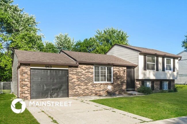 Photo - 913 Woodlark Dr