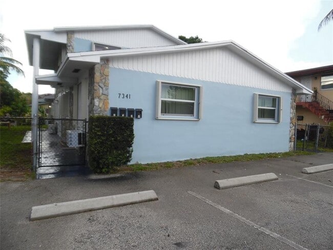 Building Photo - 7341 NW 37th St Unit 2 Rental