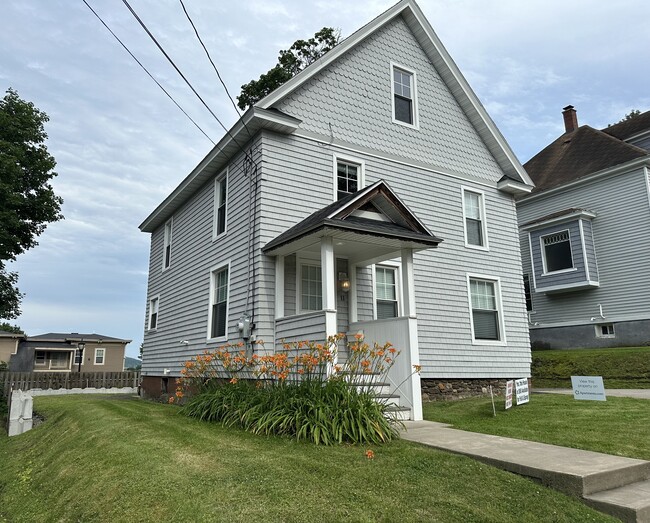Exterior - 11 Pleasant St Rental