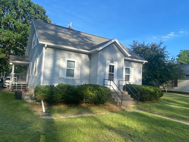 Photo - 1418 Irvine Ave NW
